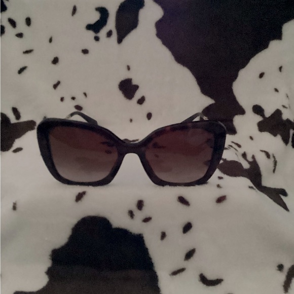 😎💋Prada Sunglasses😎💋 - Picture 2 of 9